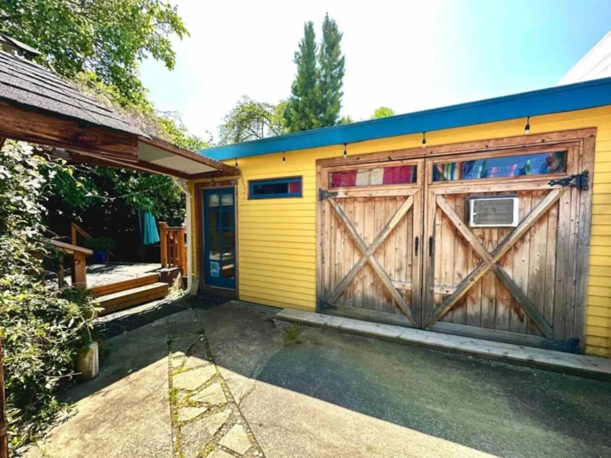 Urban Cottage - Pet Friendly With Hot Tub Access シアトル