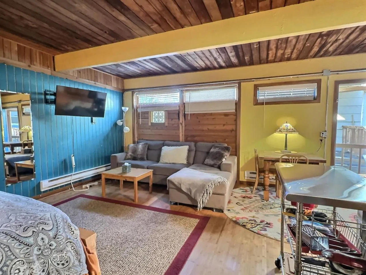Urban Cottage - Pet Friendly With Hot Tub Access Seattle 0*,  United States
